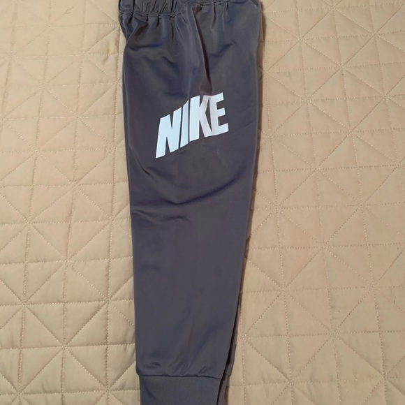 Nike Kid Jog Suit - Picture 6 of 8